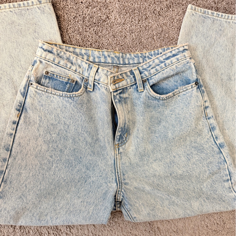 NWOT CARMAR LIGHT WASH STRAIGHT LEG BOYFRIEND DENIM JEANS
